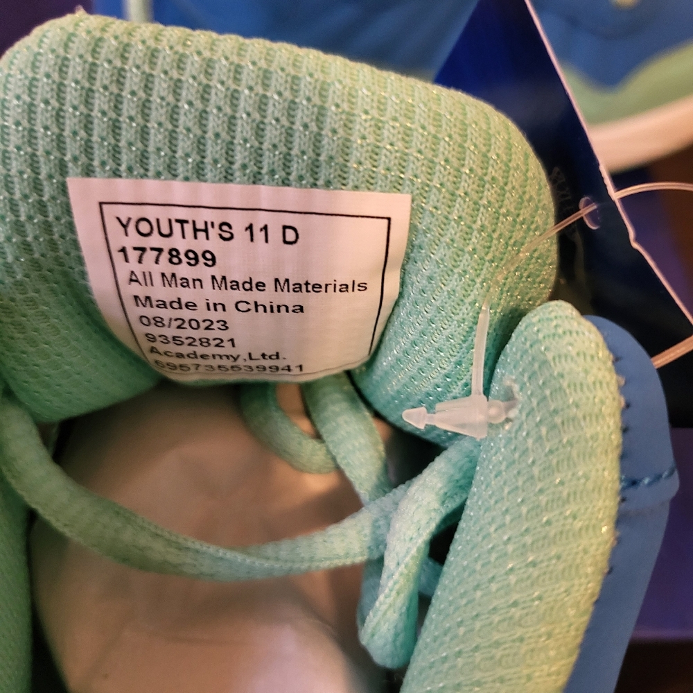 NWT Shaq 1 HOUR SALE!Youth Sneakers. Hurry these will not last. - Picture 6 of 9